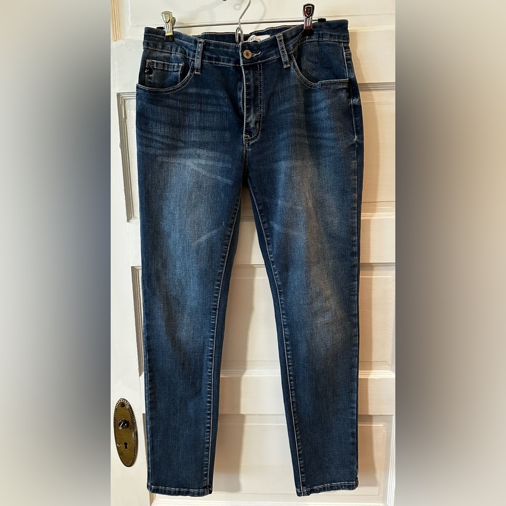 EUC KanCan dark washed 5-pocket women’s jeans nice stretch Sz 8 - Picture 2 of 8
